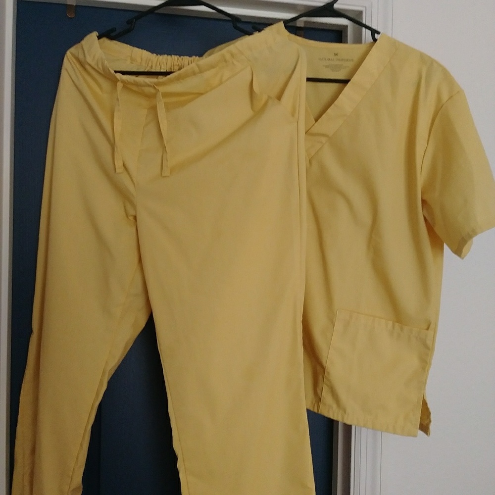 Scrub set